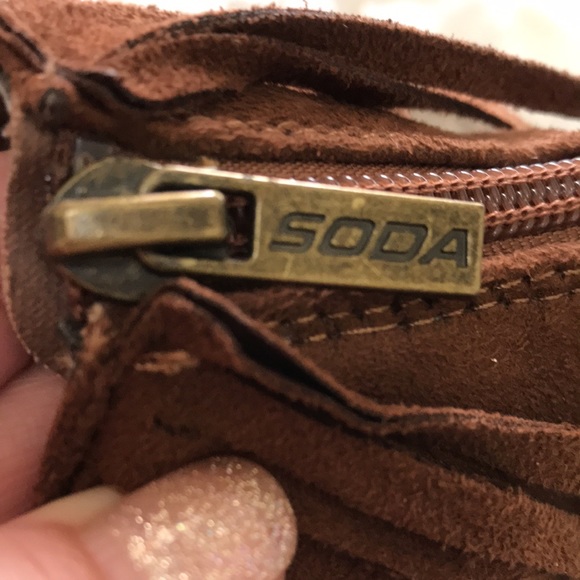 SODA Women’s Fringe Ankle Booties. Size 6 - Picture 8 of 11